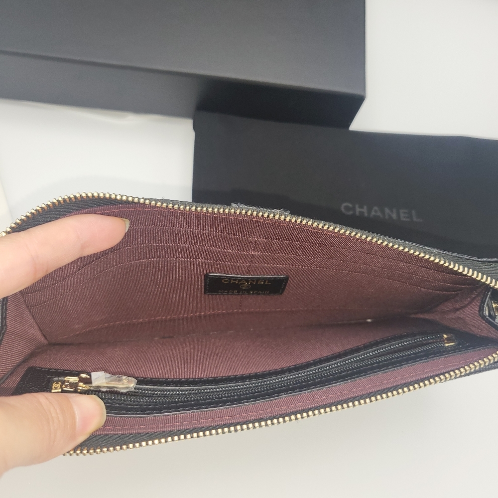Authentic Chanel classic clutch with chain handle/wrislet - Picture 12 of 16
